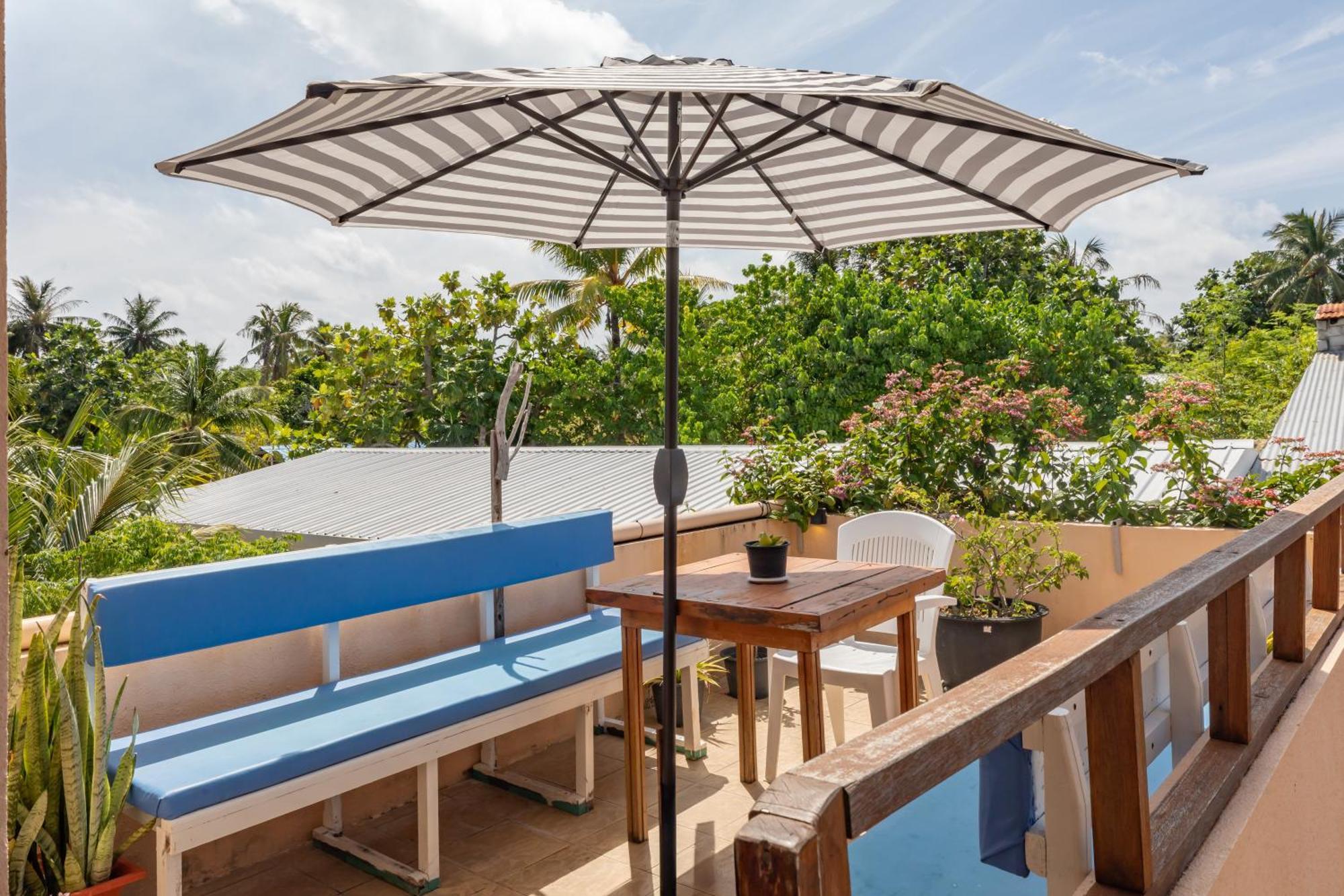 Nemo Inn Omadhoo ภายนอก รูปภาพ
