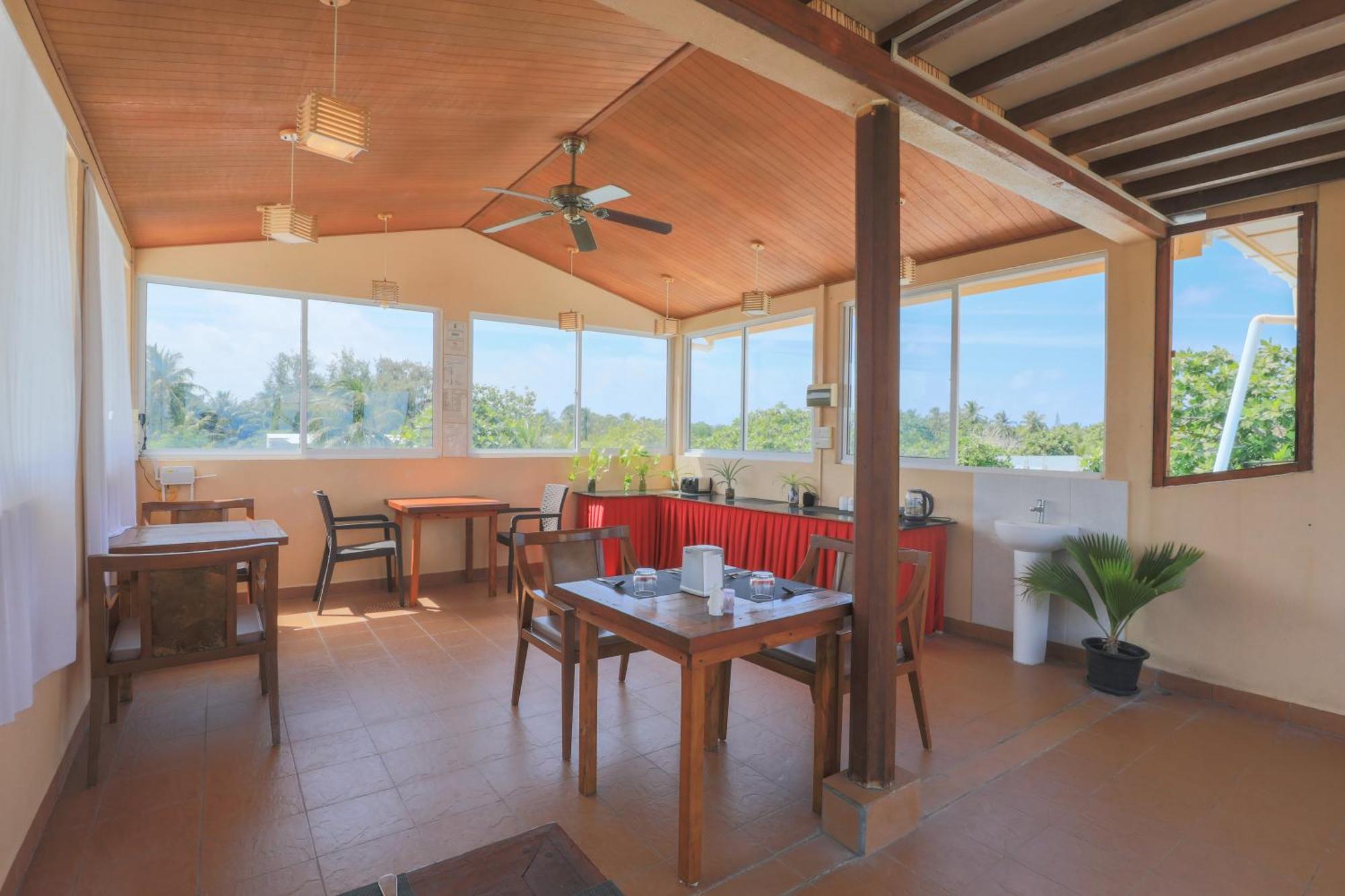 Nemo Inn Omadhoo ภายนอก รูปภาพ