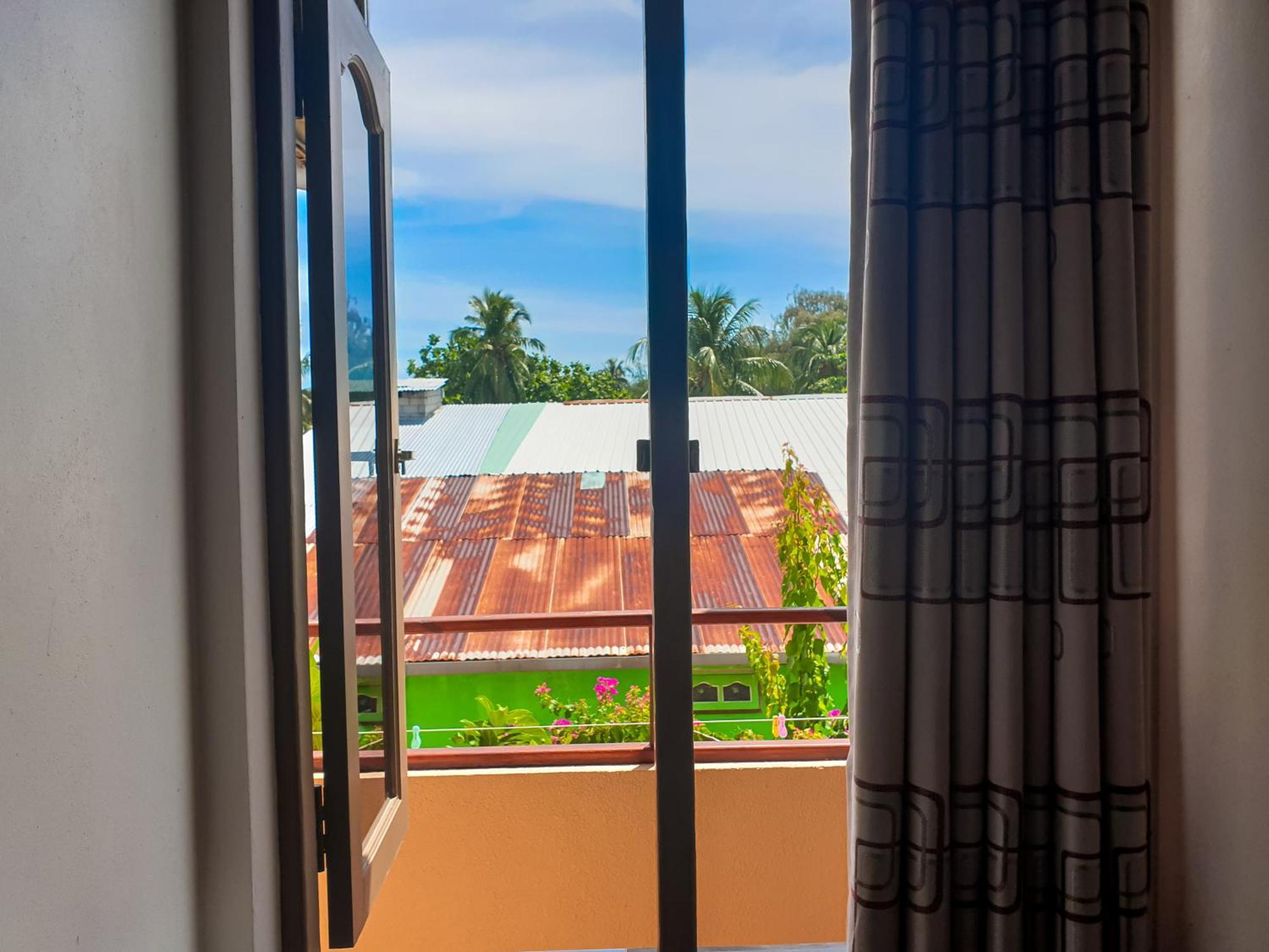 Nemo Inn Omadhoo ภายนอก รูปภาพ